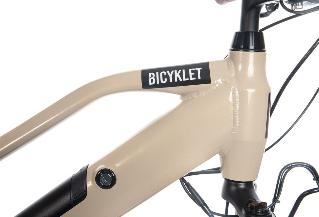 Vélo de Ville Électrique Bicyklet Camille Shimano Acera/Altus 8V 504 Wh 700 mm Beige Ivoire