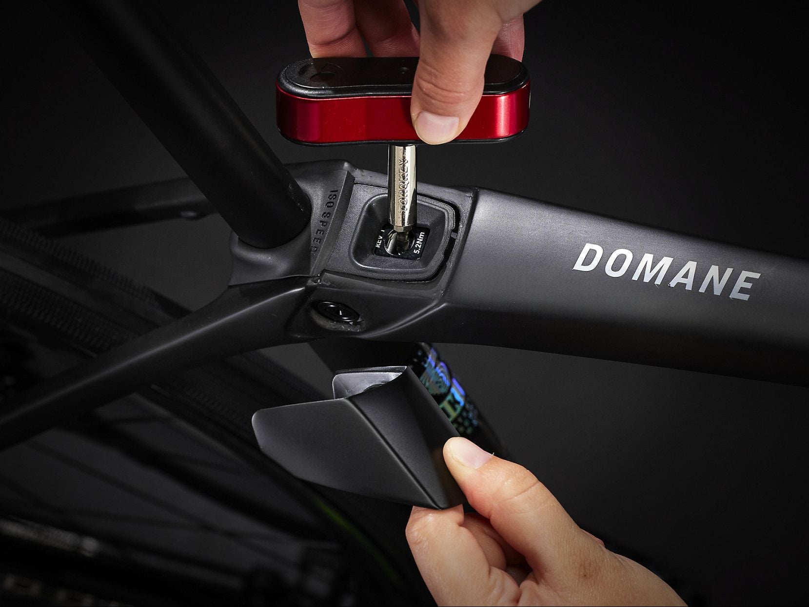 Vélo de Route Trek Domane SLR 6 Shimano 105 Di2 12V 700mm Noir 2023