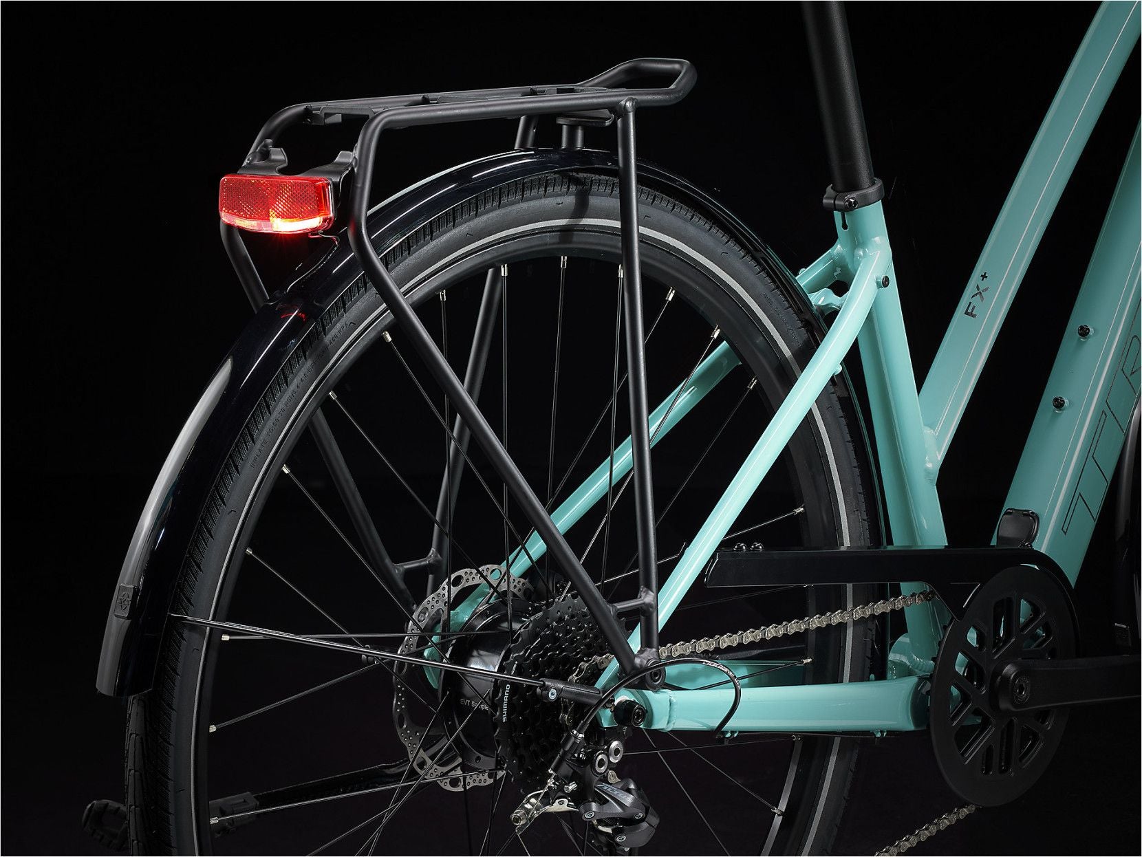 Vélo de Ville Électrique Trek FX+ 2 Shimano Altus 9V 250 Wh 700 mm Vert Sauge