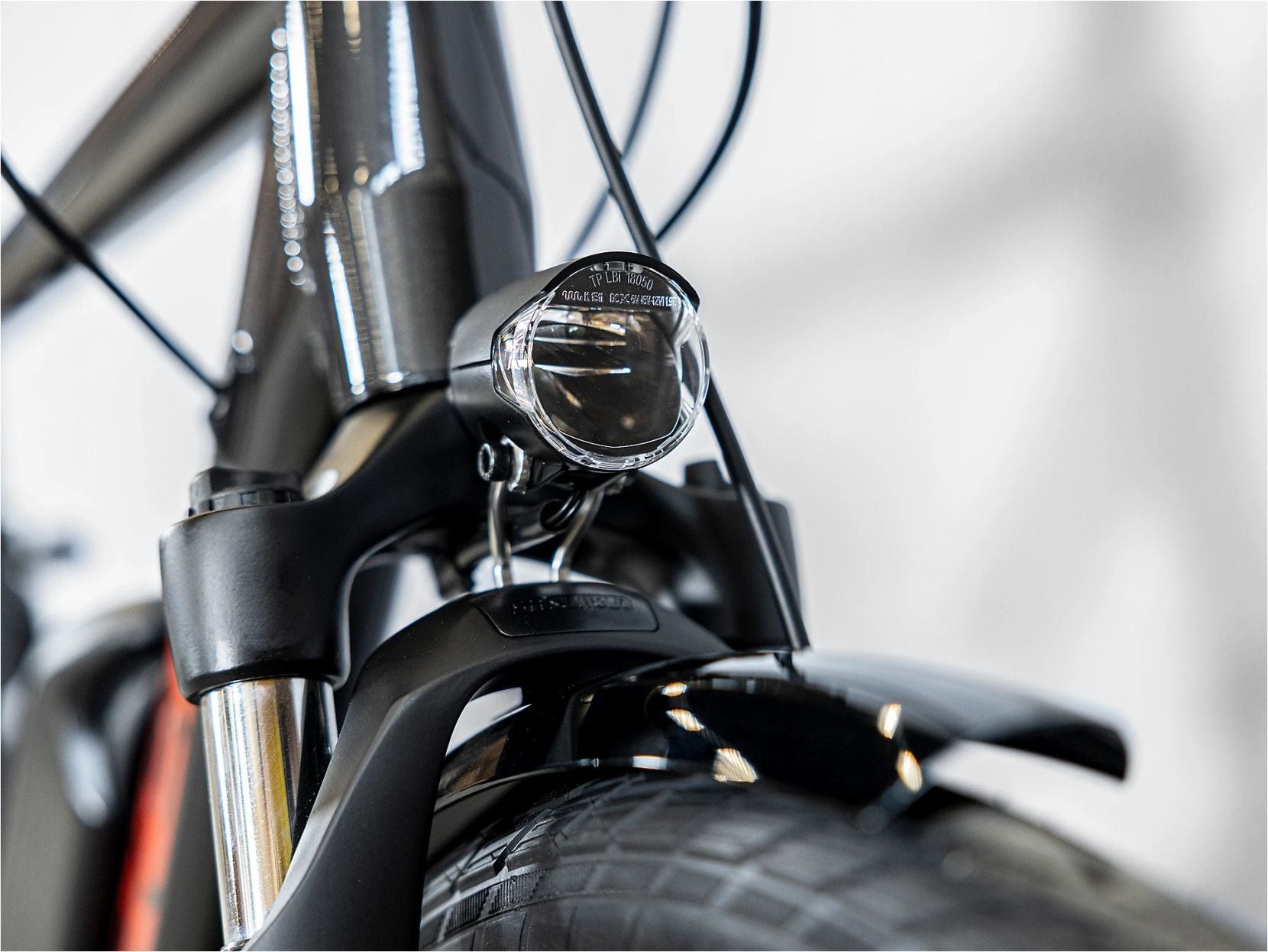 Vélo de Ville Électrique Trek Verve+ 2 Shimano Acera/Altus 9V 500 Wh Noir - Vélo d'Exposition