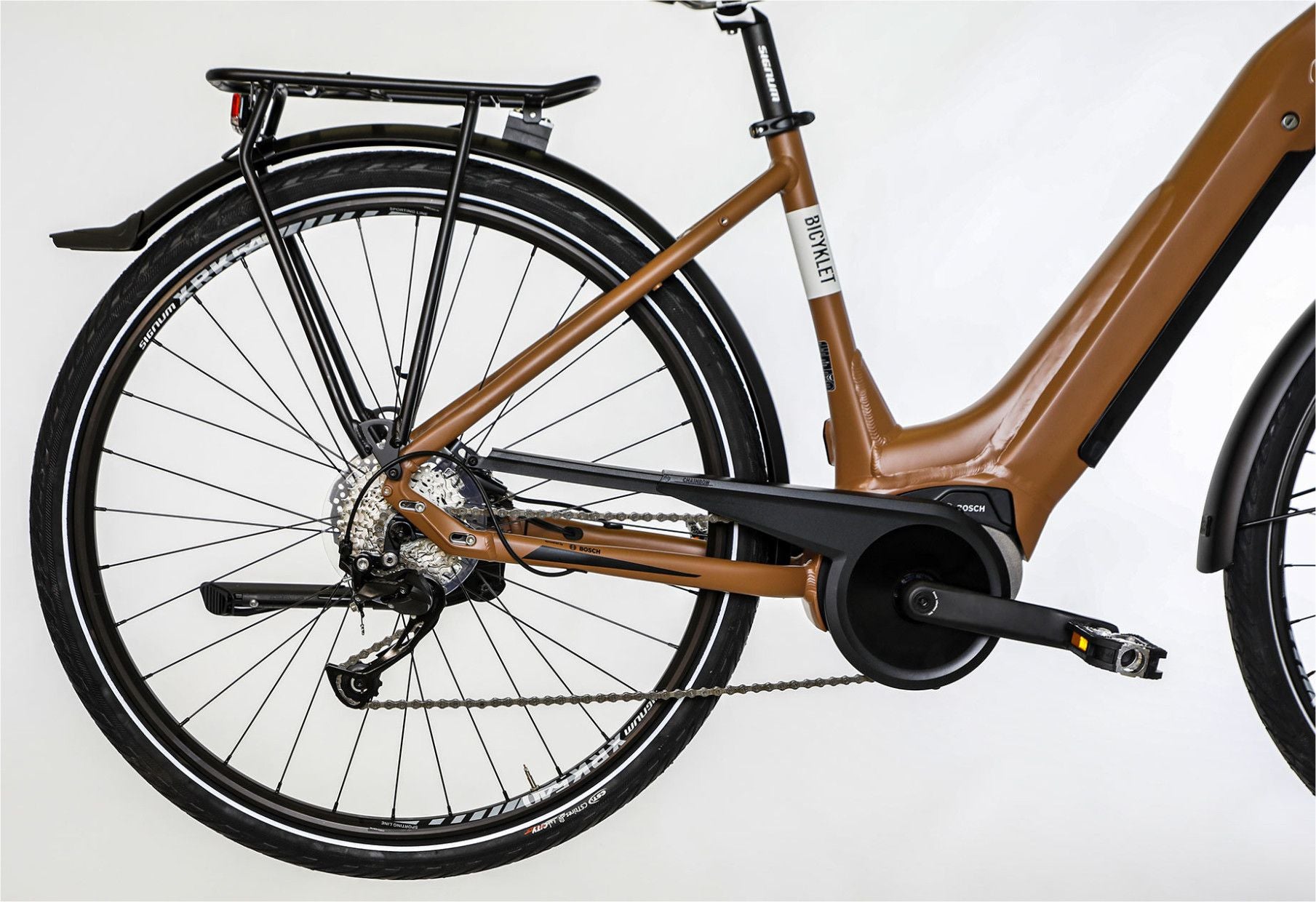 Vélo de Ville Électrique Bicyklet Victoire Shimano Alivio 9V 400 Wh 700 mm Marron