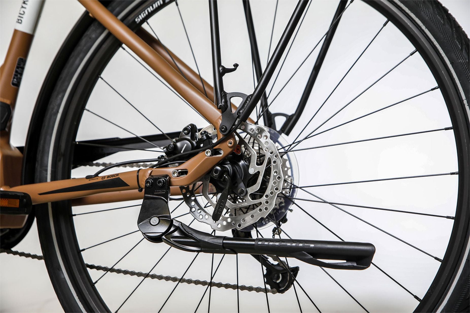 Vélo de Ville Électrique Bicyklet Victoire Shimano Alivio 9V 400 Wh 700 mm Marron