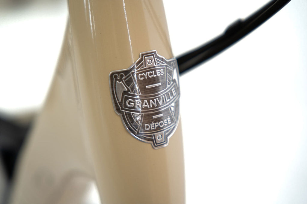 Vélo de Ville Électrique Granville E-Urban 30 Unisex Shimano Tourney/Altus 7V 500 Wh 700 mm Beige Ivory