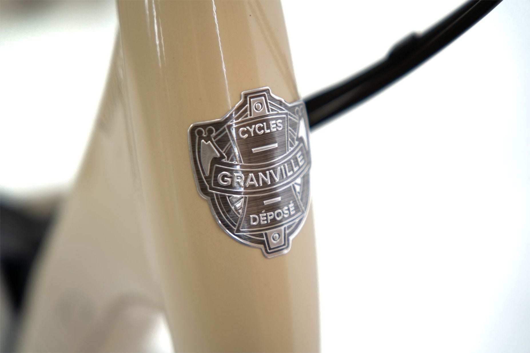 Vélo de Ville Électrique Granville E-Urban 30 Unisex Shimano Tourney/Altus 7V 500 Wh 700 mm Beige Ivory