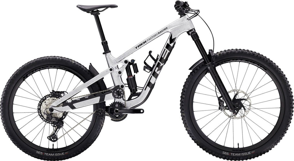 VTT Tout Suspendu Trek Slash 9.8 Shimano 12V 29/27.5'' Argent Gén 6 - Vélo d'Exposition