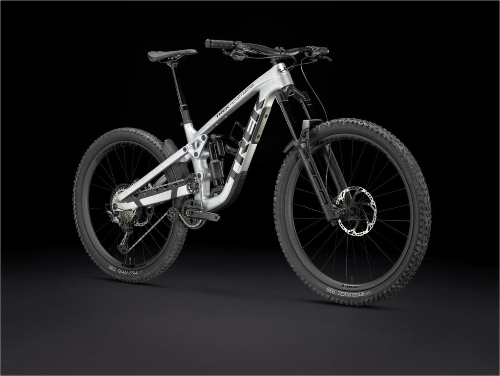 VTT Tout Suspendu Trek Slash 9.8 Shimano 12V 29/27.5'' Argent Gén 6 - Vélo d'Exposition