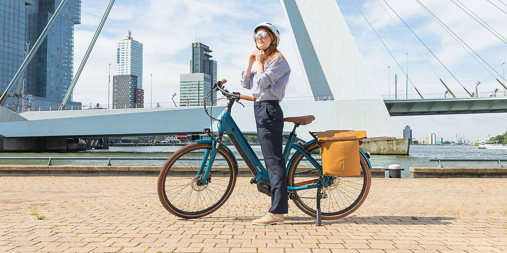 Vélo de Ville Électrique O2 Feel iSwan City Boost 6.1 Univ Shimano Altus 8V 432 Wh 28'' Bleu Cobalt