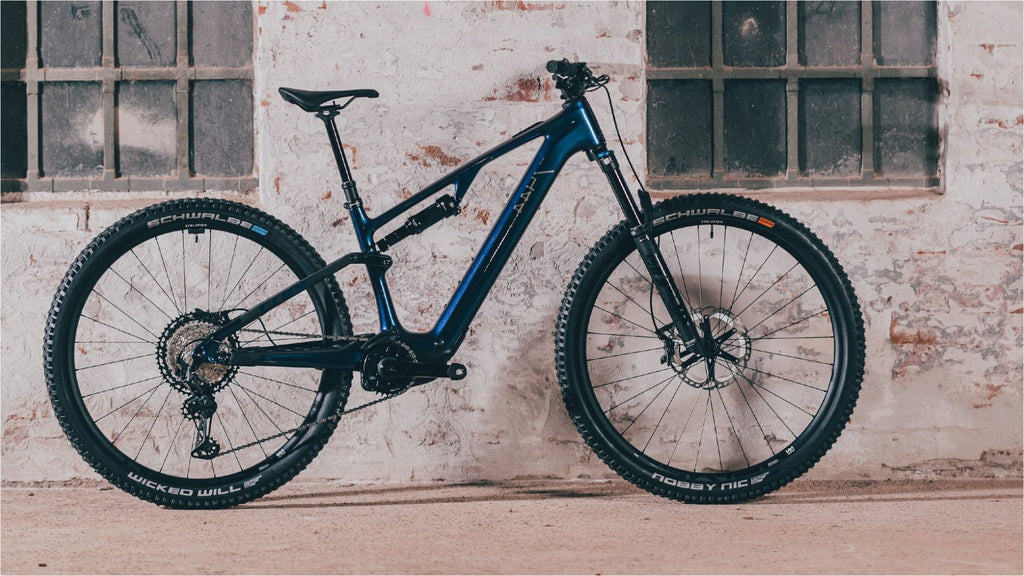 VTT Électrique Tout-Suspendu Cube AMS Hybrid One44 C:68X SLX 400X 12V 400 Wh Bosch 60 Nm 29'' Bleu Deepcobalt Violet 2025