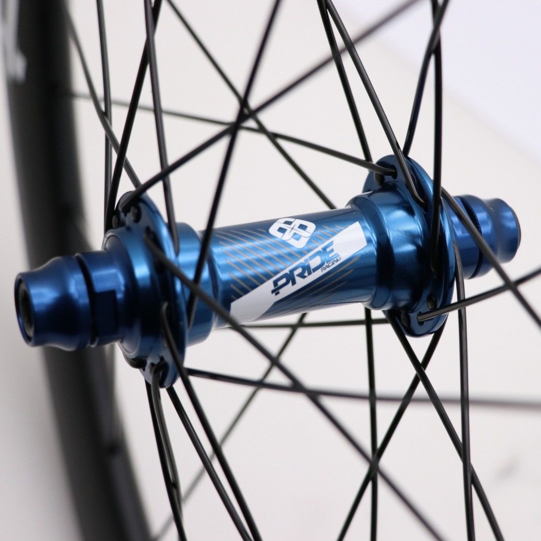 Paire de Roues Pride Gravity/Control UD Gloss Disque Carbone 28H Moyeu Bleu