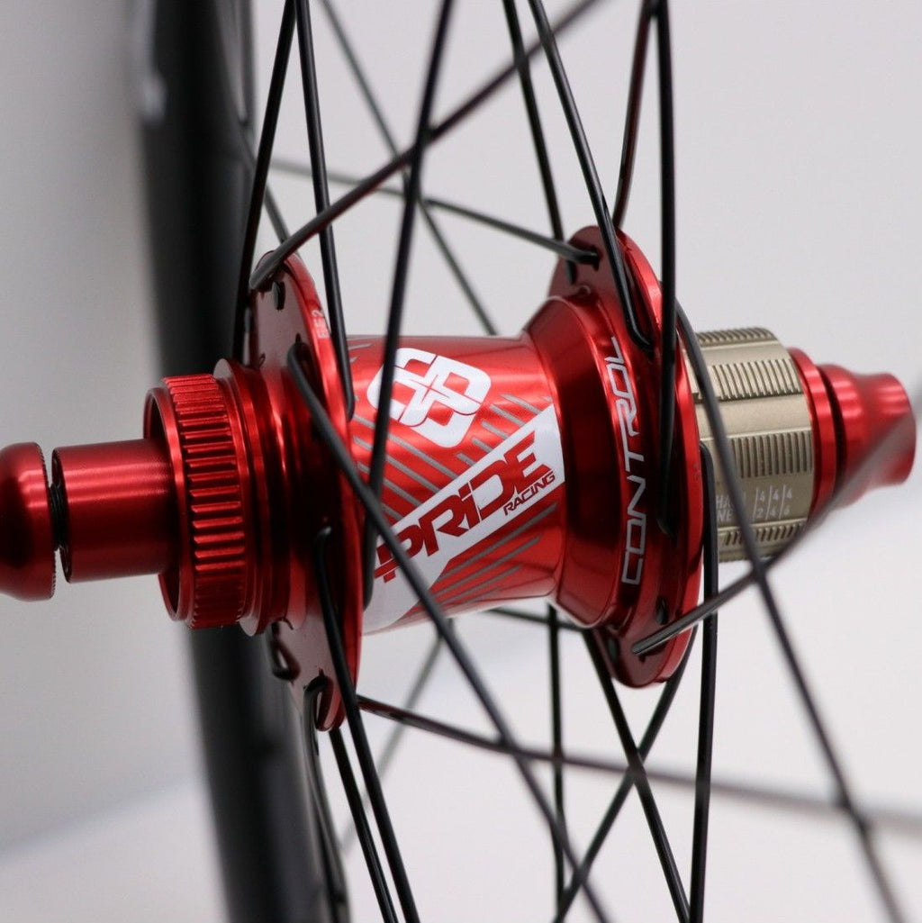 Paire de Roues Pride Gravity/Control UD Gloss Disque Carbone 36H Moyeu Rouge