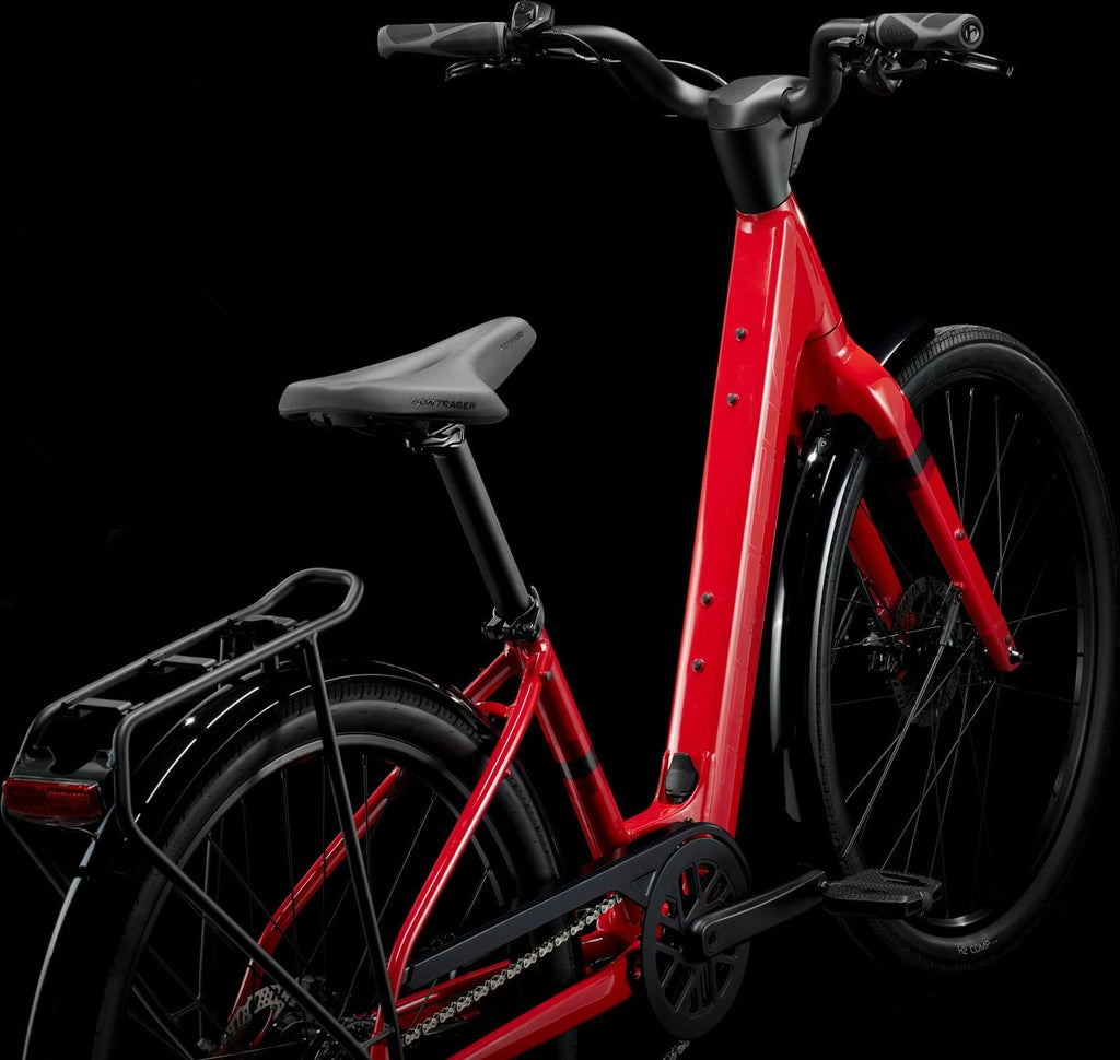 Vélo de Ville Électrique Trek Verve+ 1 Lowstep LT 250Wh Shimano Acera 8V Rouge - Vélo d'Exposition