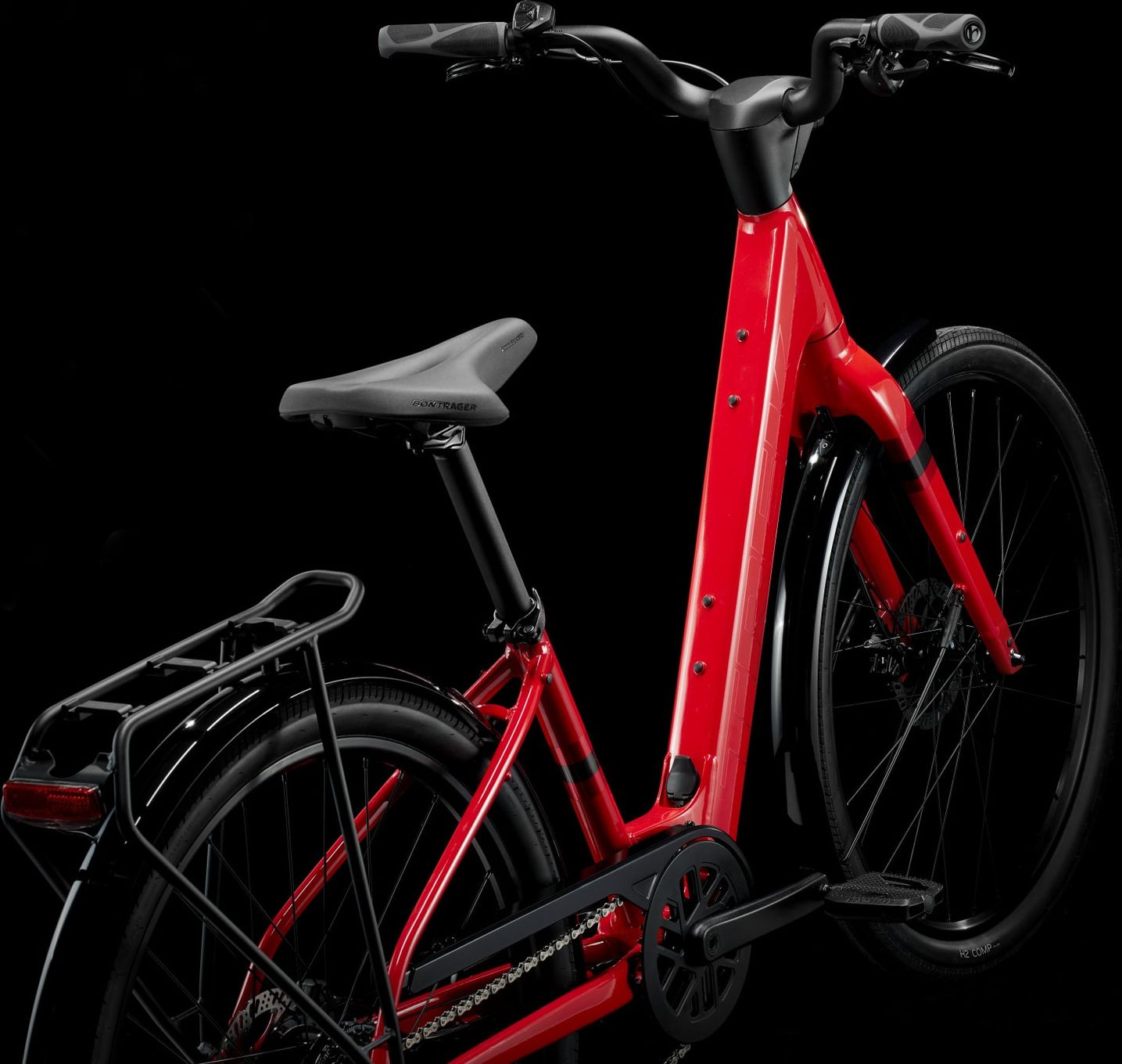 Vélo de Ville Électrique Trek Verve+ 1 Lowstep LT 250Wh Shimano Acera 8V Rouge - Vélo d'Exposition