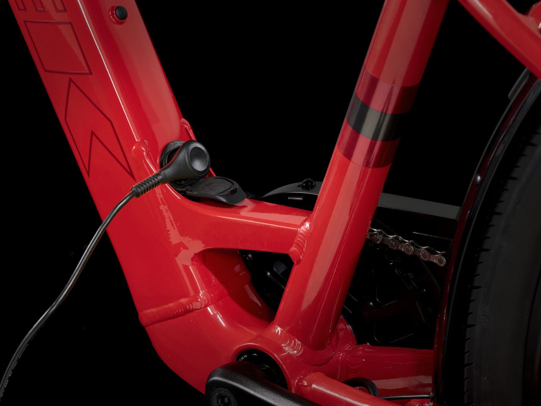 Vélo de Ville Électrique Trek Verve+ 1 Lowstep LT 250Wh Shimano Acera 8V Rouge - Vélo d'Exposition