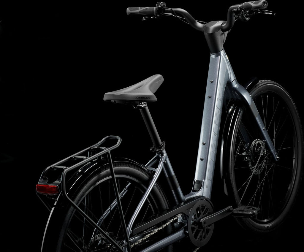 Vélo de Ville Électrique Trek Verve+ 1 Lowstep LT 250Wh Shimano Acera 8V Gris - Vélo d'Exposition