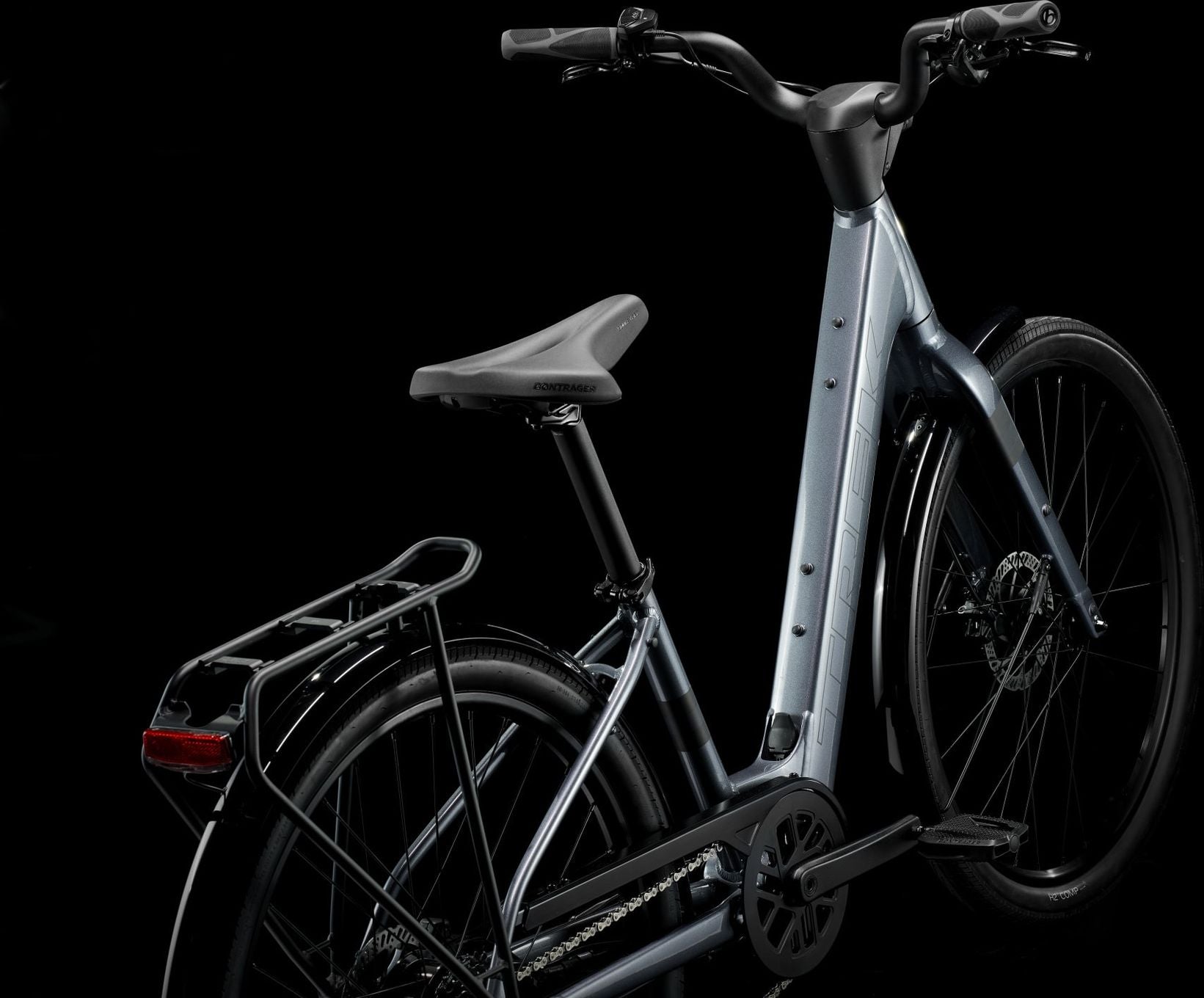 Vélo de Ville Électrique Trek Verve+ 1 Lowstep LT 250Wh Shimano Acera 8V Gris - Vélo d'Exposition