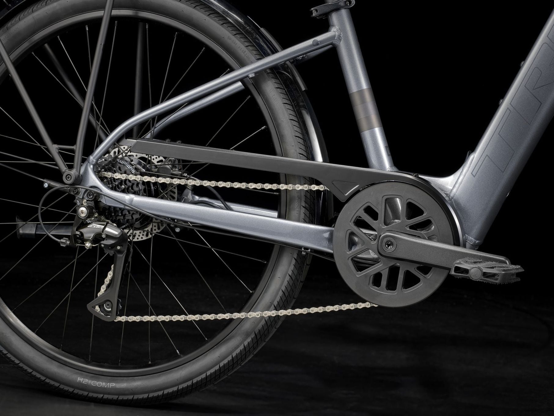 Vélo de Ville Électrique Trek Verve+ 1 Lowstep LT 250Wh Shimano Acera 8V Gris - Vélo d'Exposition