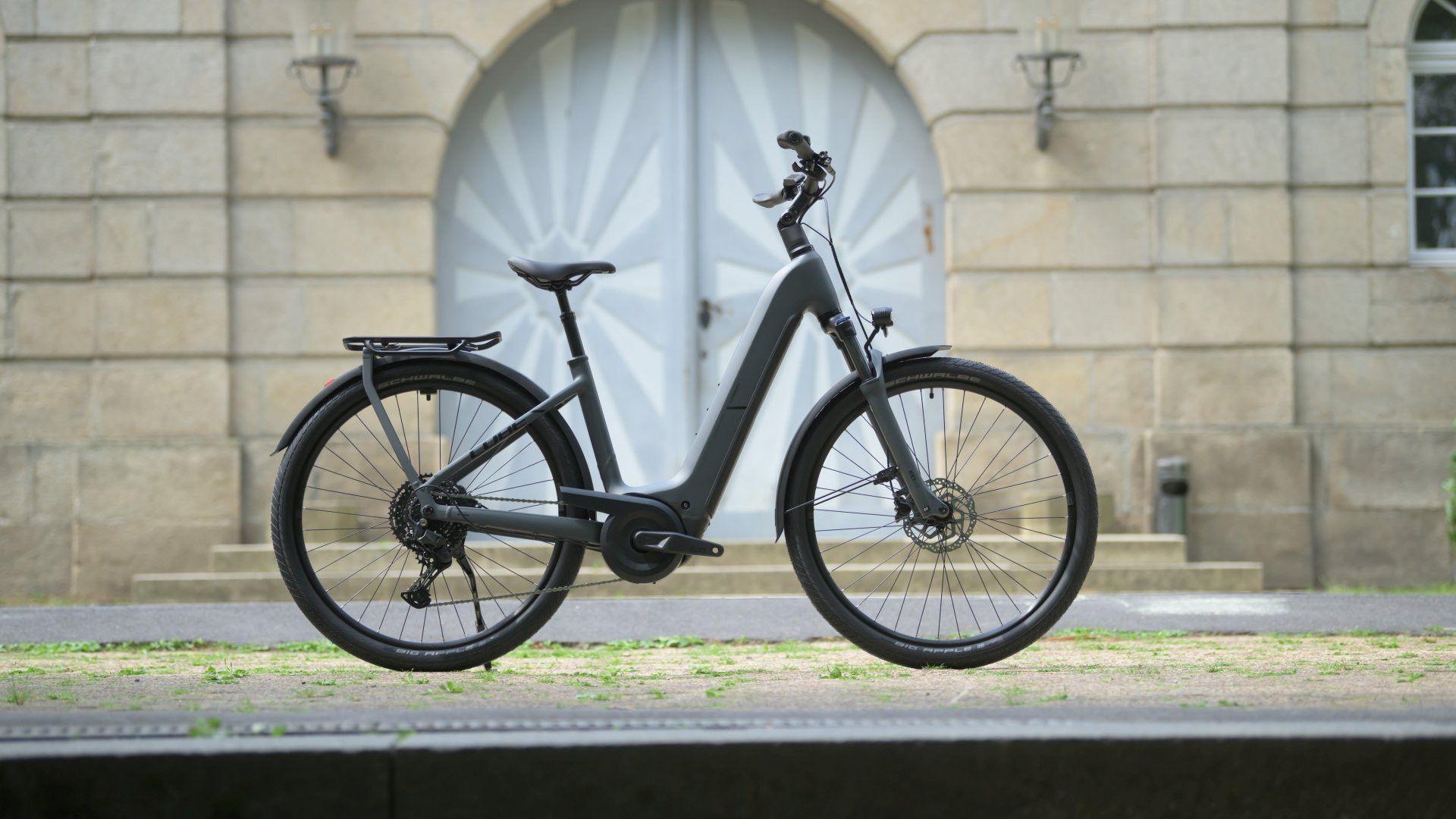 VTC Électrique Cube Kathmandu Hybrid One 800 Easy Entry Shimano Cues 10V 800 Wh 700 mm Gris Shadow 2025