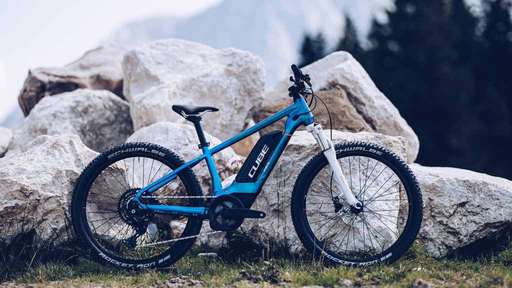 VTT Électrique Semi-Rigide Enfant Cube Acid 240 Hybrid Rookie Pro 400 Shimano Cues 9V 400 Wh 24'' Bleu Actionteam 2025 7 - 10 ans