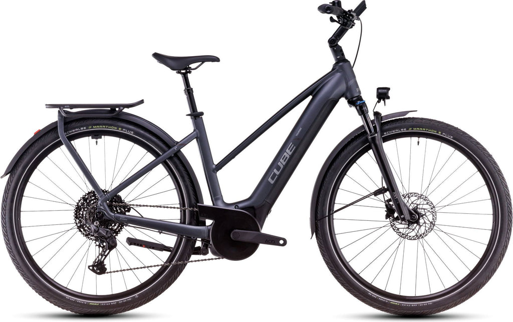 VTC Électrique Cube Touring Hybrid Pro 625 Trapeze Shimano Cues 11V 625 Wh 700 mm Gris Metallic 2025