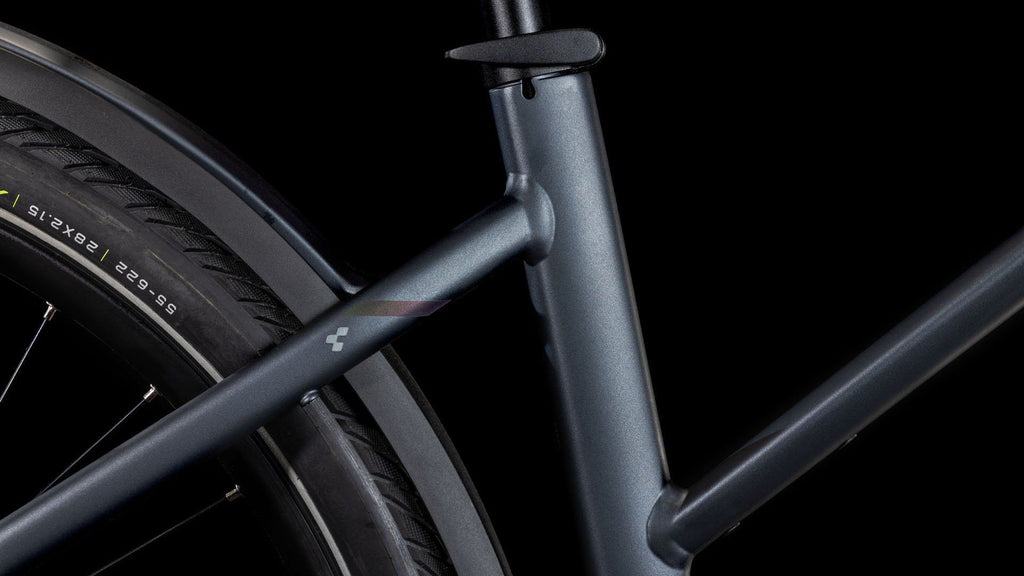 VTC Électrique Cube Touring Hybrid Pro 625 Trapeze Shimano Cues 11V 625 Wh 700 mm Gris Metallic 2025