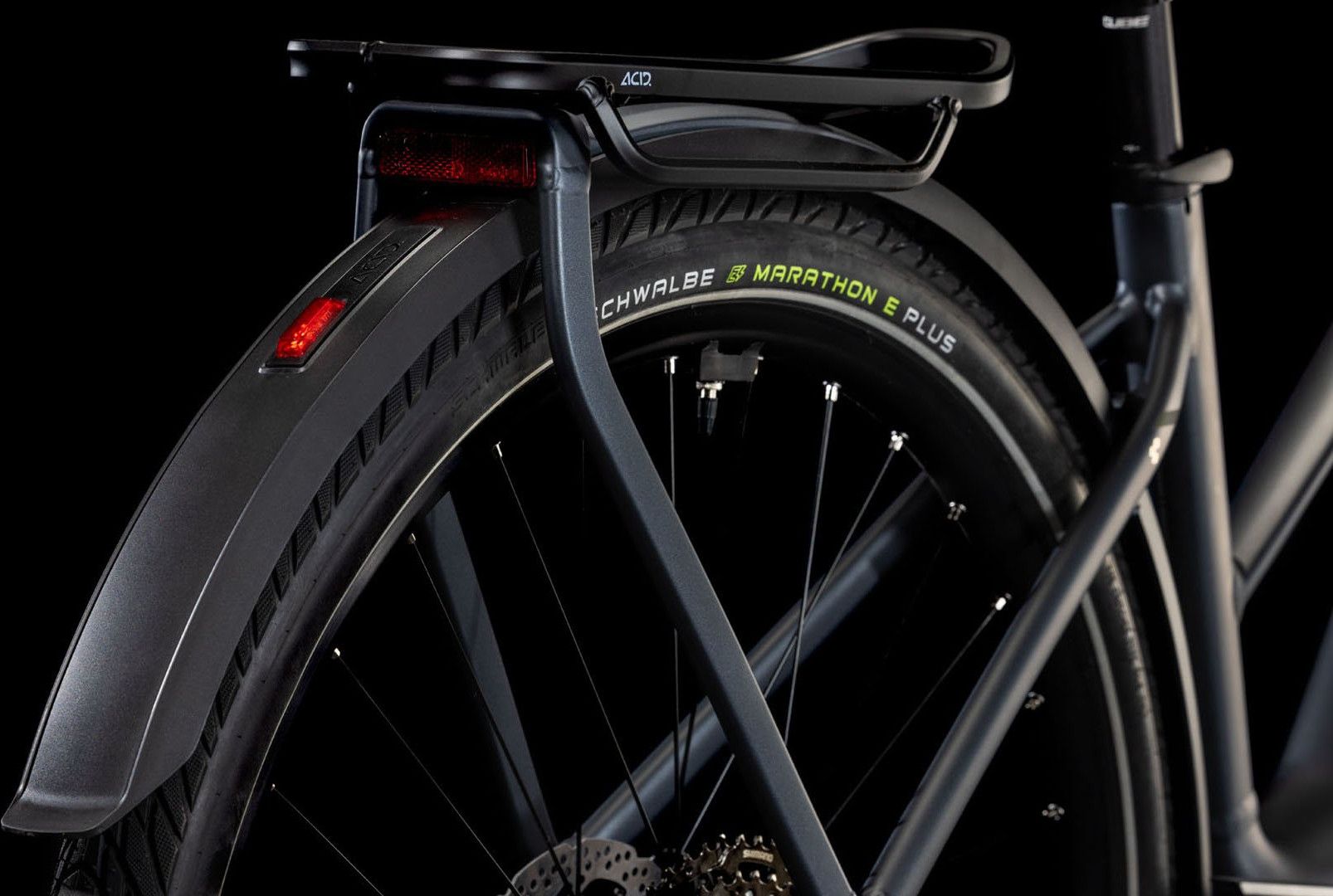 VTC Électrique Cube Touring Hybrid Pro 625 Trapeze Shimano Cues 11V 625 Wh 700 mm Gris Metallic 2025