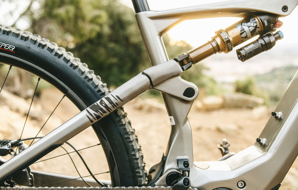 VTT Électrique Tout-Suspendu BH iLynx+ SL Enduro 9.4 12V 630Wh Shimano 85 Nm 29'' Gris/Or