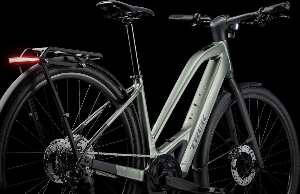Vélo de Ville Électrique Trek FX+ 7 Mid-Step Shimano Cues 10V 360Wh 700mm Vert 2025 - Vélo d'Exposition