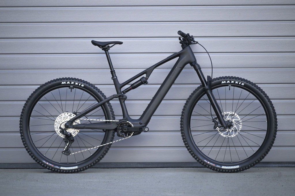 VTT Électrique Tout-Suspendu Cube AMS Hybrid One44 C:68X Race 400X 12V 400 Wh Bosch 60 Nm 29'' Noir Blackline 2025