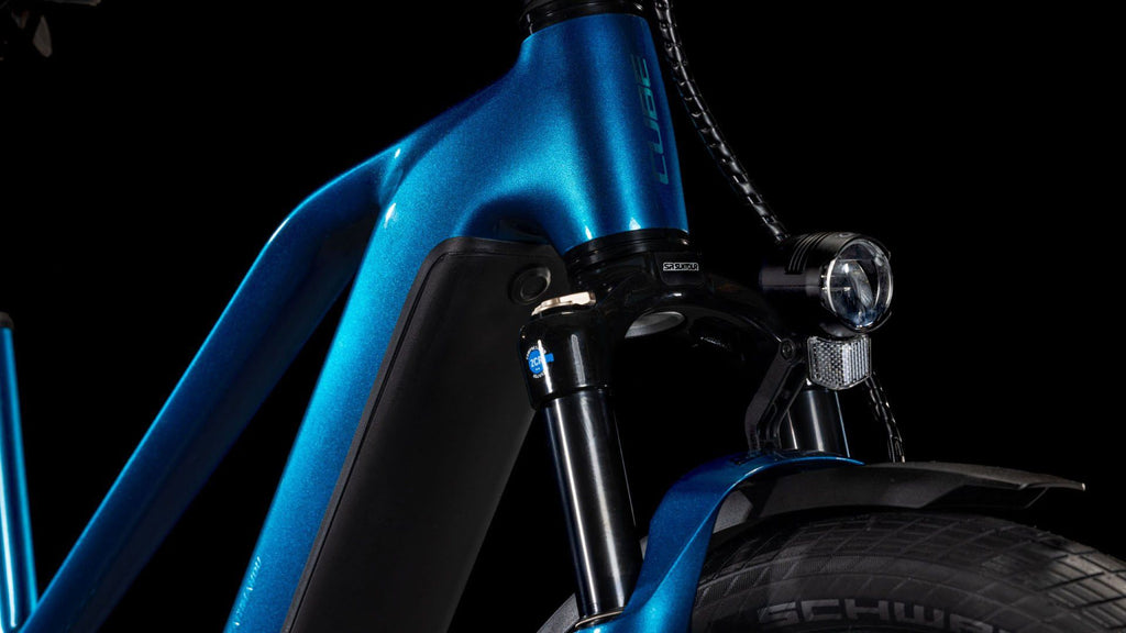VTC Électrique Cube Kathmandu Hybrid EX 800 Trapeze Shimano Cues 11V 800 Wh 700 mm Bleu Electric 2025
