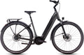 Vélo de Ville Électrique Cube Supreme Hybrid Deluxe One 625 Easy Entry Shimano Nexus 8V Courroie 625 Wh 700 mm Gris Noir Slate 2025