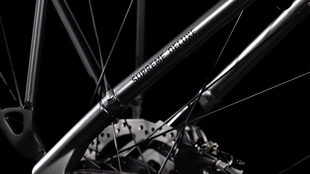 Vélo de Ville Électrique Cube Supreme Hybrid Deluxe One 625 Easy Entry Shimano Nexus 8V Courroie 625 Wh 700 mm Gris Noir Slate 2025