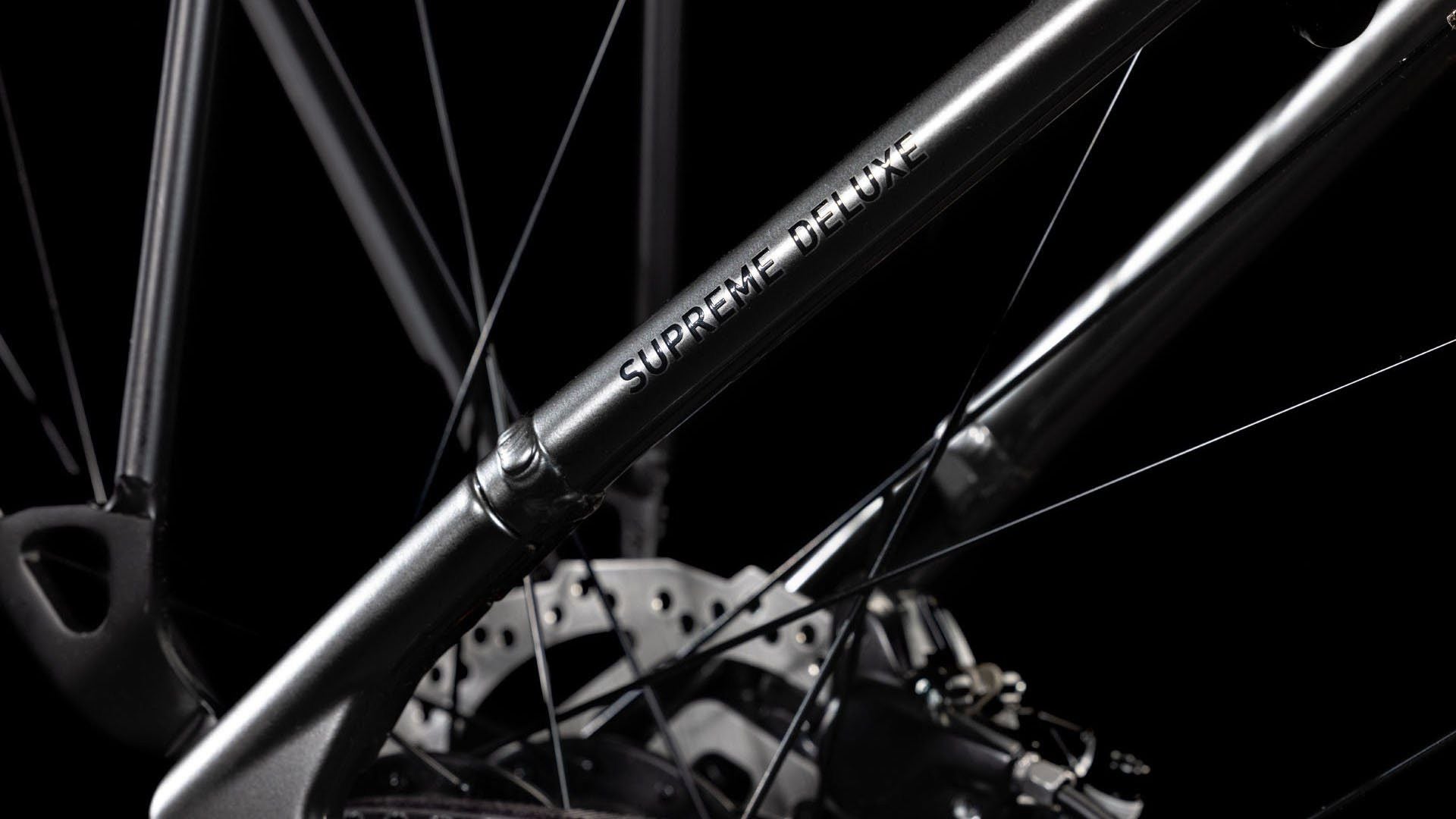 Vélo de Ville Électrique Cube Supreme Hybrid Deluxe One 625 Easy Entry Shimano Nexus 8V Courroie 625 Wh 700 mm Gris Noir Slate 2025