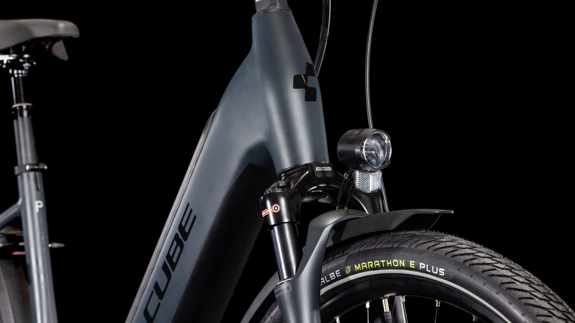 Vélo de Ville Électrique Cube Supreme Hybrid Deluxe Pro 625 Easy Entry Enviolo City Courroie 625 Wh 700 mm Noir Night 2025