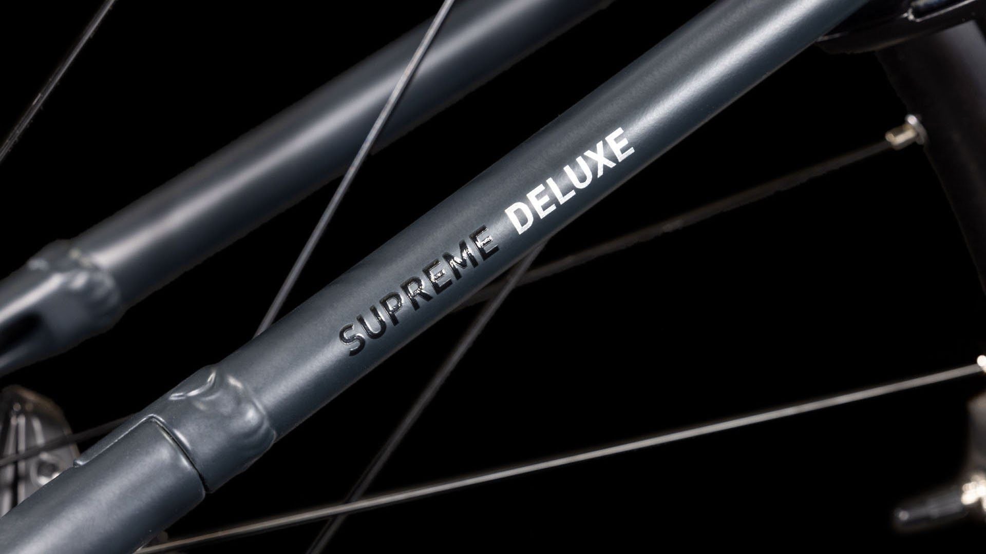 Vélo de Ville Électrique Cube Supreme Hybrid Deluxe Pro 625 Easy Entry Enviolo City Courroie 625 Wh 700 mm Noir Night 2025