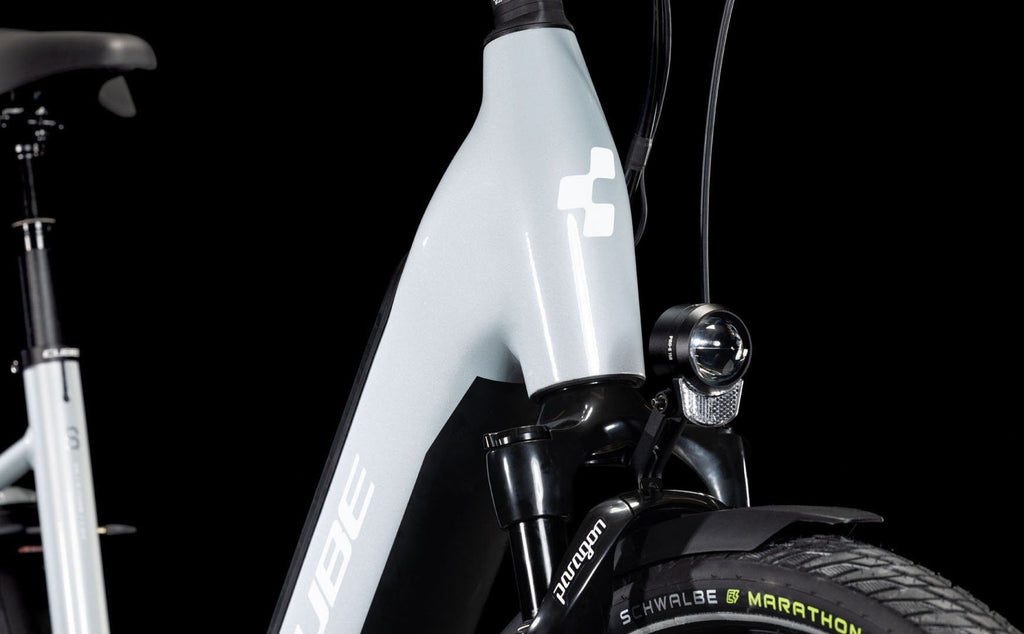 Vélo de Ville Électrique Cube Supreme Hybrid Deluxe SLX 625 Easy Entry Enviolo Trekking Courroie 625 Wh 700 mm Gris Polar 2025