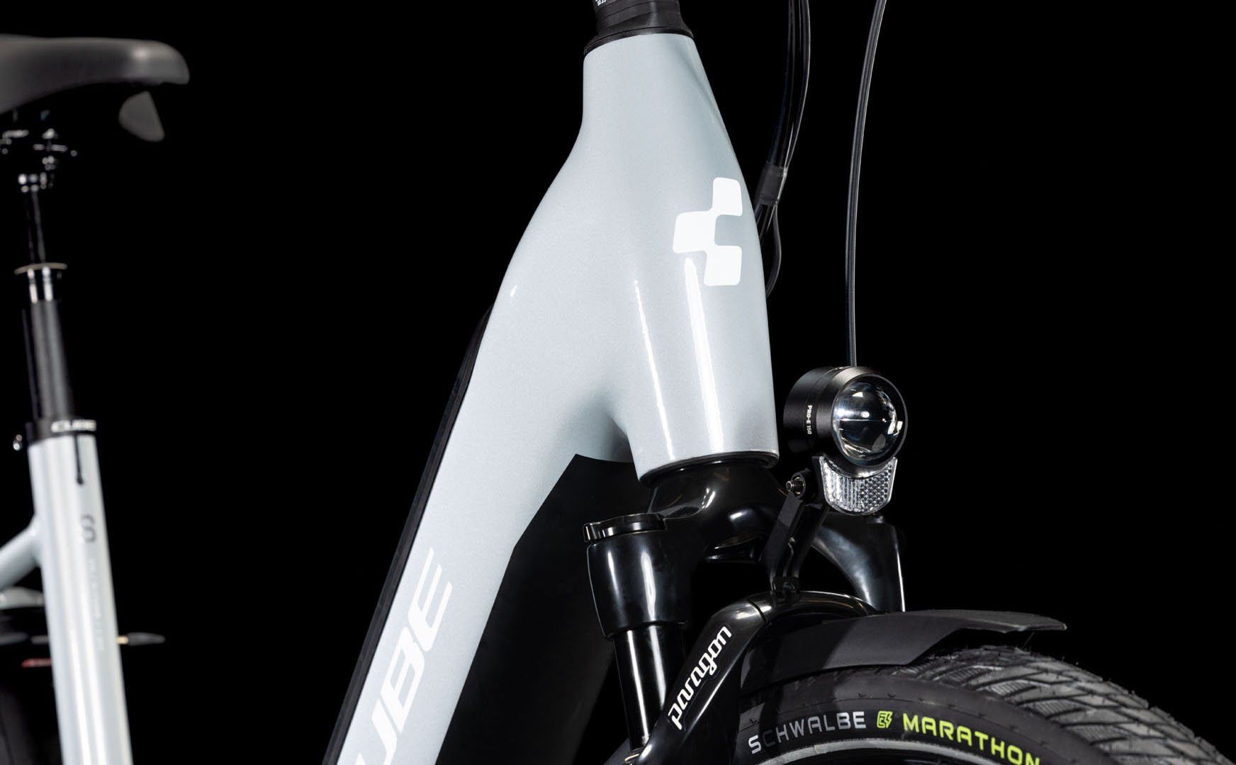 Vélo de Ville Électrique Cube Supreme Hybrid Deluxe SLX 625 Easy Entry Enviolo Trekking Courroie 625 Wh 700 mm Gris Polar 2025