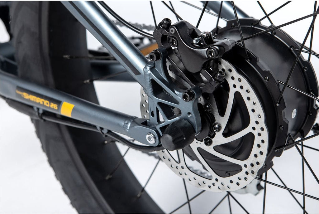 Moma Bikes VTT, FATBIKE 26 PRO, Equipped Full SHIMANO, Freins à disques Hydrauliques, Bat. Ion Lithium integrada 48V 13Ah / 160-195 cm