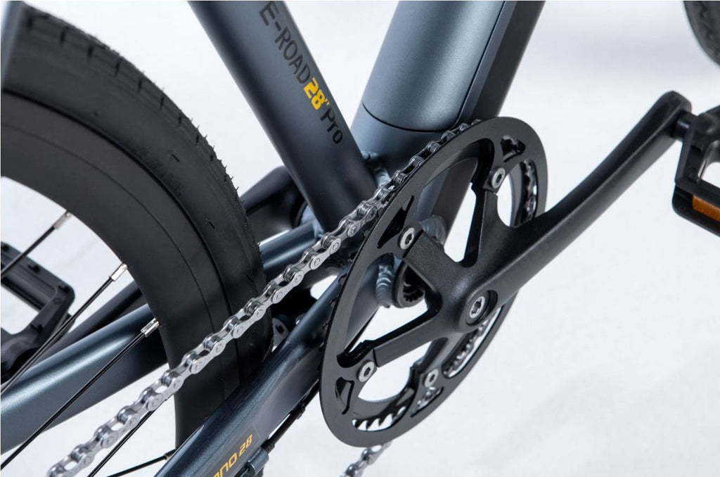 Moma Bikes E-ROAD PRO 28, Equipped Full Shimano, 8 Vitesses, Freins à disques Hydrauliques, Bat. Ion Lithium intégrée et amovible de 36V 10Ah / 160-195 cm