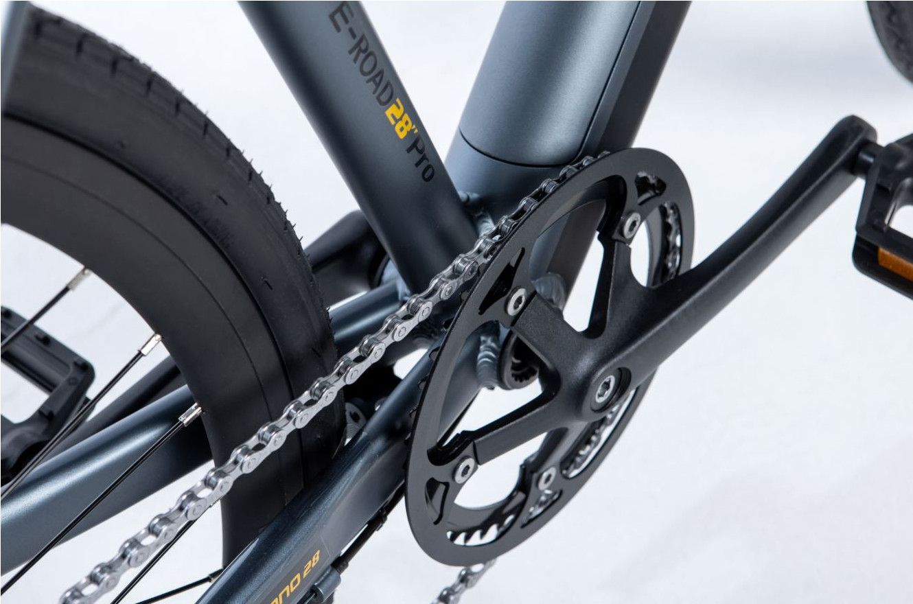 Moma Bikes E-ROAD PRO 28, Equipped Full Shimano, 8 Vitesses, Freins à disques Hydrauliques, Bat. Ion Lithium intégrée et amovible de 36V 10Ah / 160-195 cm
