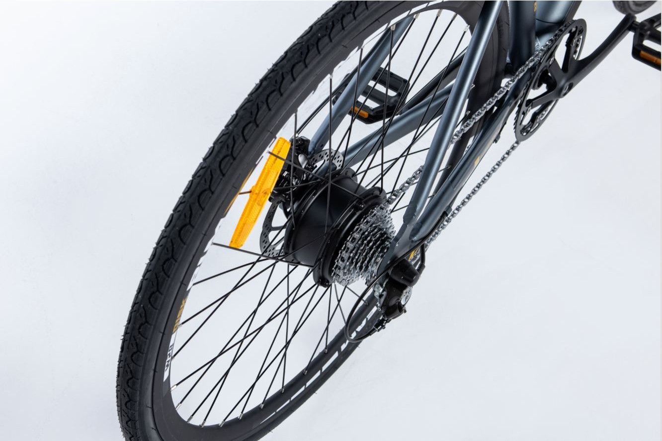 Moma Bikes E-ROAD PRO 28, Equipped Full Shimano, 8 Vitesses, Freins à disques Hydrauliques, Bat. Ion Lithium intégrée et amovible de 36V 10Ah / 160-195 cm