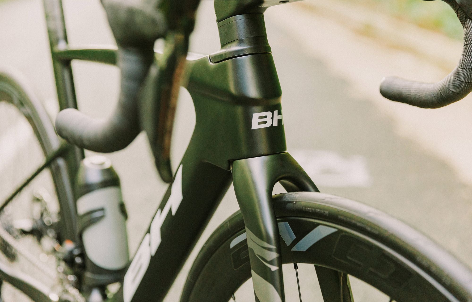 Vélo de Route Électrique BH iAerolight 1.7 Shimano 105 Di2 12V 420Wh 700mm Noir 2024