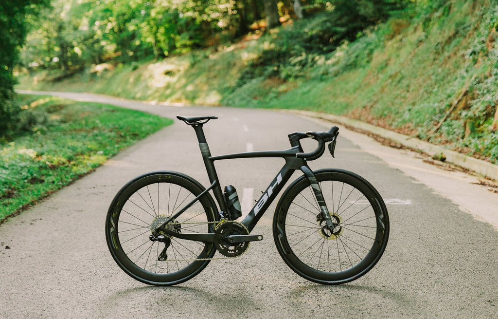 Vélo de Route Électrique BH iAerolight 1.7 Shimano 105 Di2 12V 420Wh 700mm Noir 2024