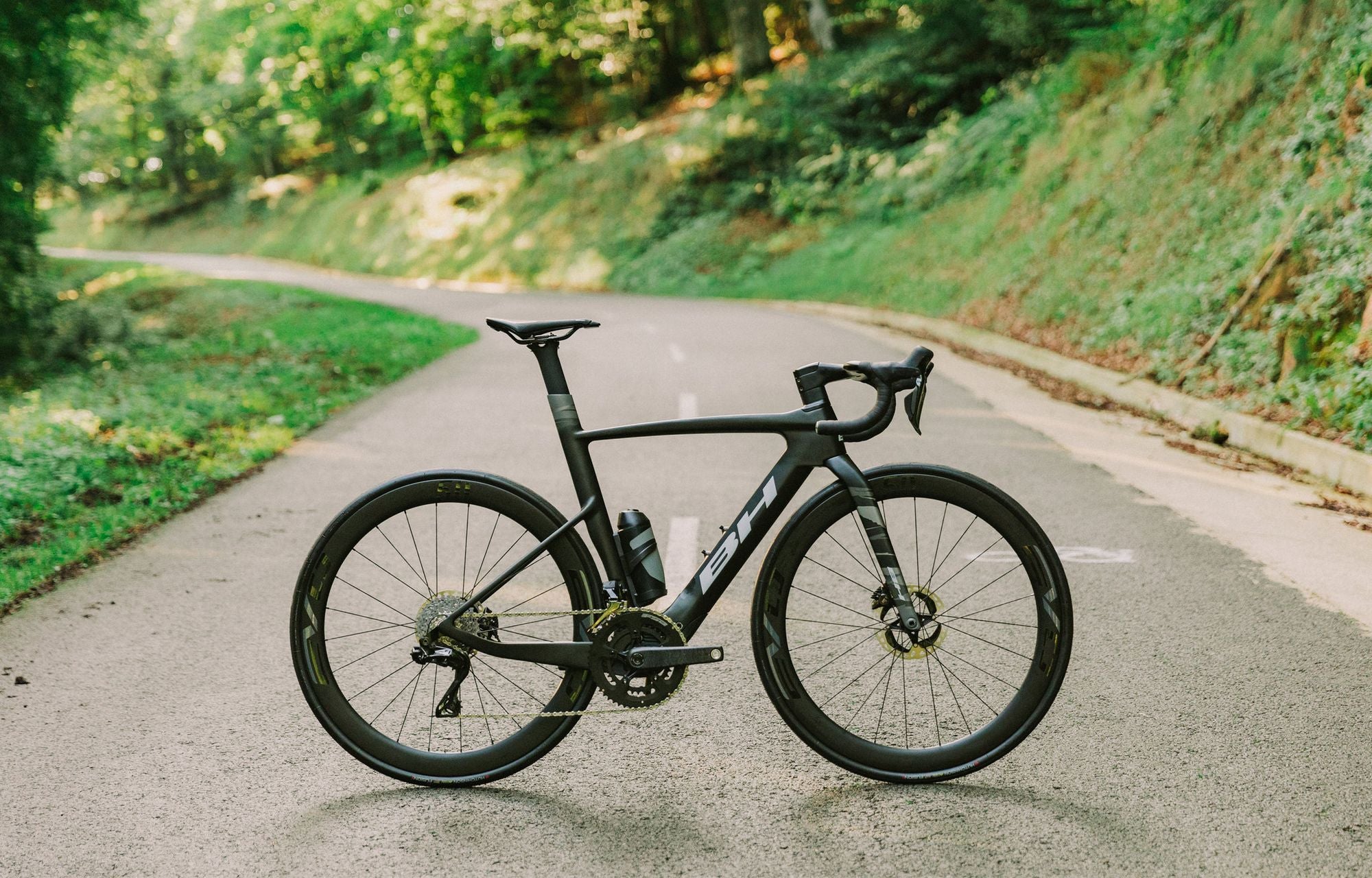 Vélo de Route Électrique BH iAerolight 1.7 Shimano 105 Di2 12V 420Wh 700mm Noir 2024