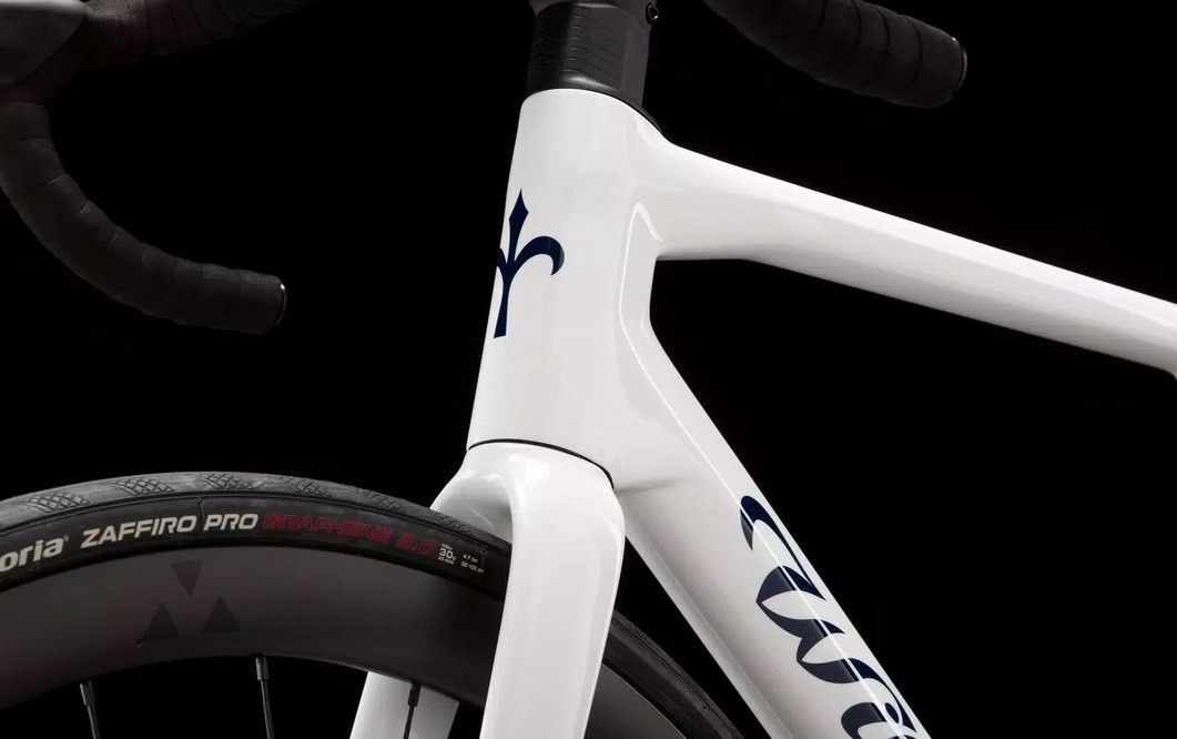 Vélo route Wilier Triestina Granturismo SL Rival AXS taille M blanc bleu