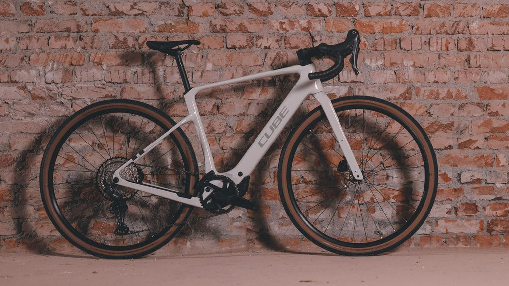 Vélo CUBE Nuroad Hybrid C:62 Race 400X desertstone´n´green 2025