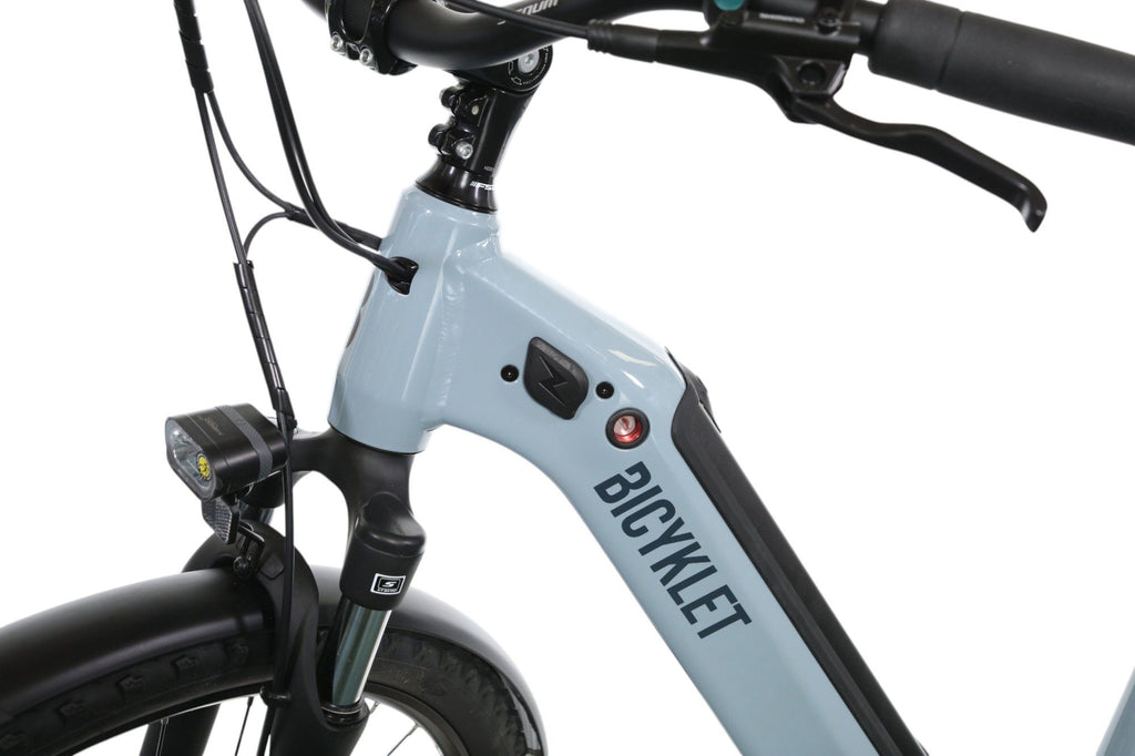 VTC Électrique Bicyklet Lucien Shimano Alivio 9V 400 Wh 29'' Bleu Givré