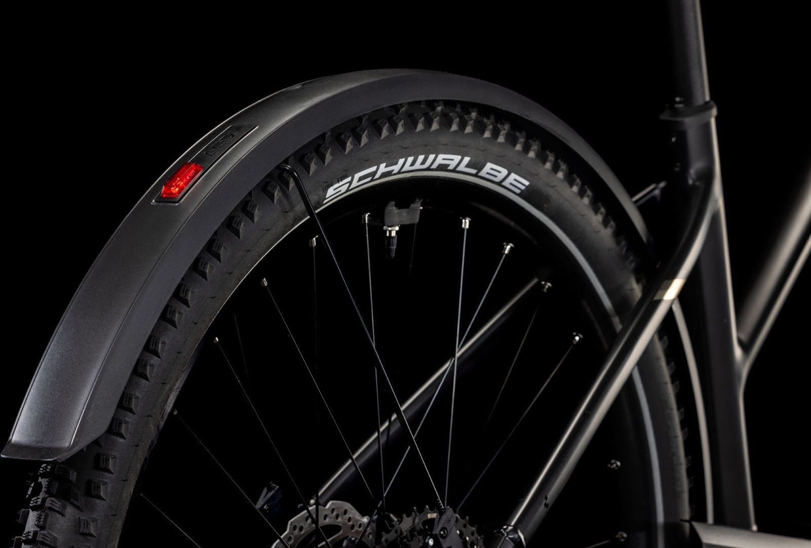 VTC Électrique Cube Nuride Hybrid Pro 600 Allroad Trapeze Shimano Cues 10V 600 Wh 29'' Noir 2025
