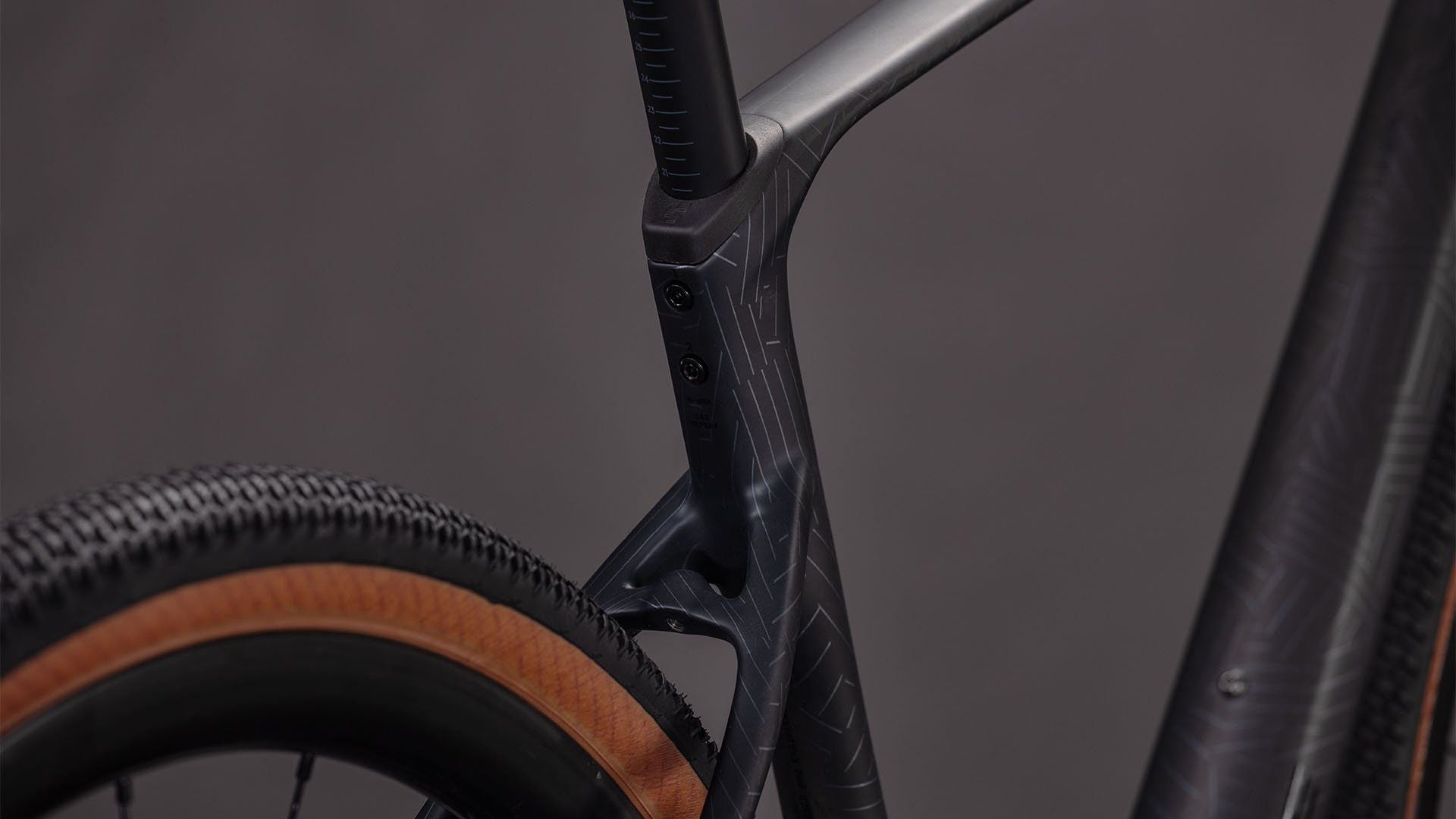 Vélo de Gravel Cube Nuroad C:62 EXC Sram Force XPLR AXS 13V 700 mm Gris Carbon Noir Crisscross 2026