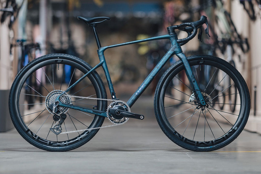 Vélo de Gravel Cube Nuroad C:62 SLT Sram Red XPLR AXS 13V 700 mm Vert Royal Fume 2026
