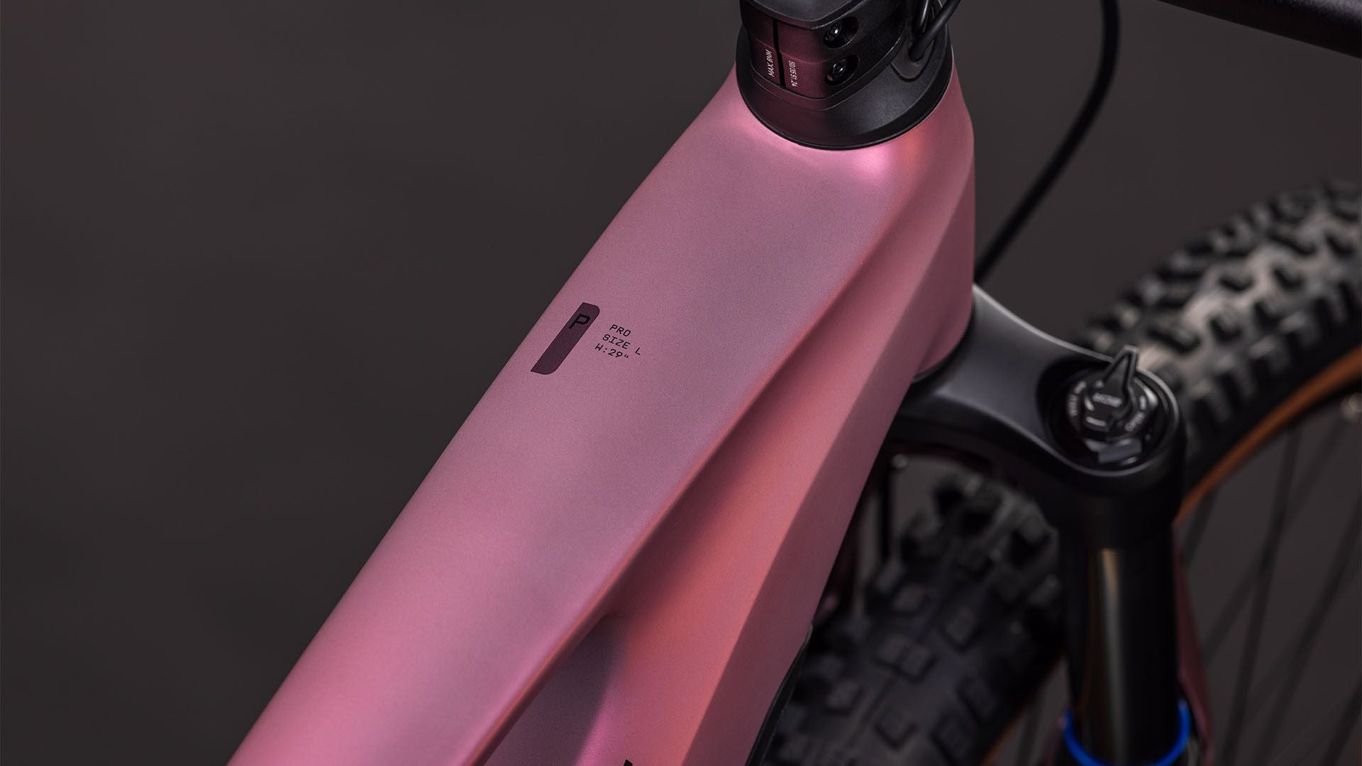 VTT Électrique Tout-Suspendu Cube Stereo Hybrid One44 Pro 800 12V 800 Wh Bosch 120 Nm 29'' Rose Shift Blush Raisin 2026